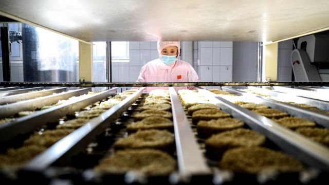 โรงงานผลิตบะหมี่กึ่งสำเร็จรูป