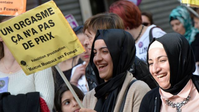 "Un orgasmo no es un premio", dice el cartél de la Marcha Mundial de las Mujeres en 2015