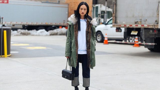 A modelo Jing Wen participa da Semana de Moda de Nova York em 2017