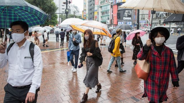 Pessoas nas ruas do Japão