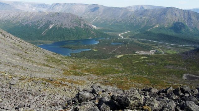 Бурили скважину и услышали голоса из под земли