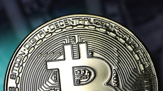 Bitcoin'in çöküşü: Zirveden alanlar paralarının yüzde 70'ini kaybetti - BBC  News Türkçe