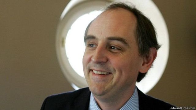 "Ми всі станемо біднішими але мені здається, що Захід готовий витримати цей удар, настільки всім набрид Путін", - Едвард Лукас 4 .