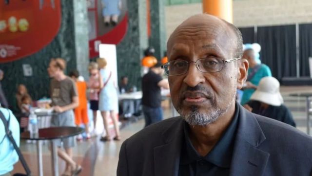 Maxamuud Xaaji Aadan waa asaasaha hayadda u adeegta jaaliyadda Soomaaliya ee Ottawa