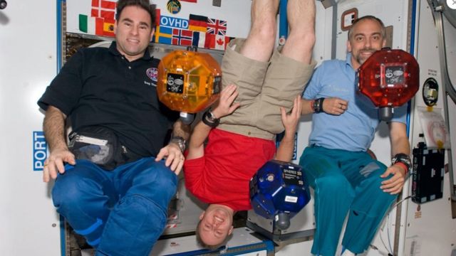加里奥特（右）在国际空间站(photo:BBC)