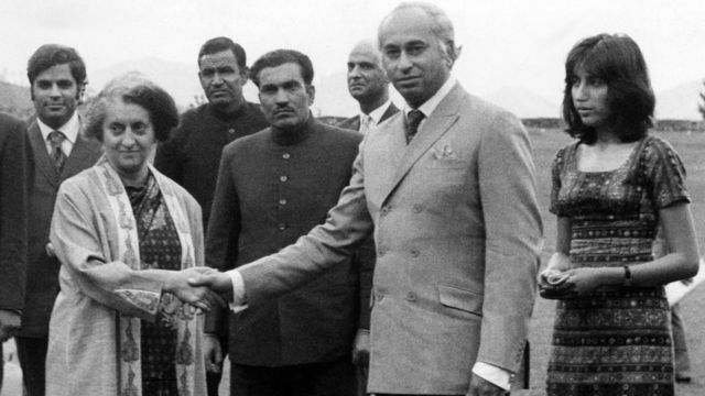 انڈیا کی اس وقت کی وزیر اعظم اندرا گاندھی کے ساتھ ذوالفقار علی بھٹو