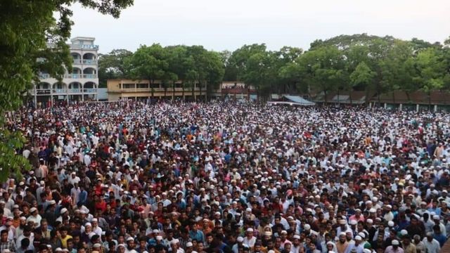Grandes multidões se reuniram na cidade de Rafi para seu funeral