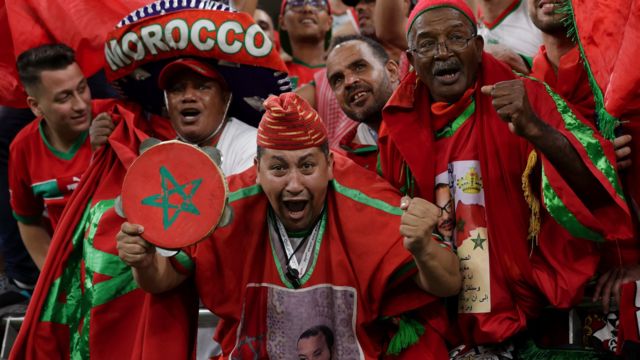 جماهير مغربية تحتفل بفوز منتخب بلادها على كندا في بطولة كأس العالم