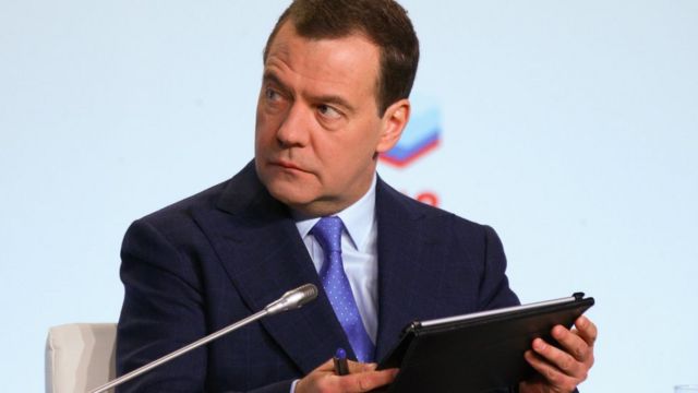 Дмитрий Медведев теряет "френдов" как в реальной жизни, так и в социальных сетях