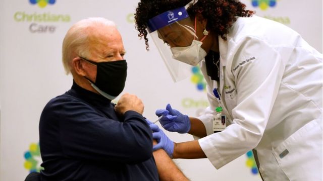 Covid: Tổng thống đắc cử Mỹ Joe Biden tiêm vaccine trực tiếp trên TV - BBC News Tiếng Việt
