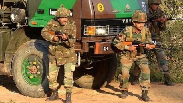 কাশ্মীরের আখনুরে ভারতীয় সেনাবাহিনীকে দেখা যোচ্ছে
