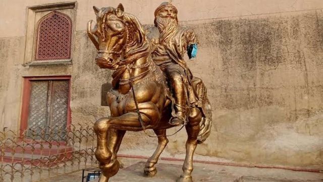 रणजीत सिंह, लाहौर फोर्ट