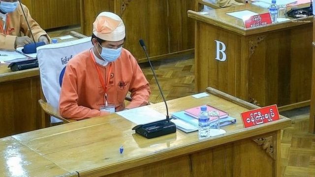 ကယားပြည်နယ် ဝန်ကြီးချုပ်ဟာ မယ်စဲ့ မြို့နယ်က ရွေးကောက်ခံပြည်နယ်လွှတ်တော် ကိုယ်စားလှယ်ဖြစ်ပါတယ်။