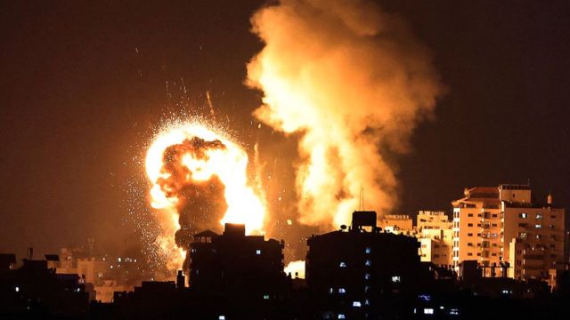 5月10日晚间，巴勒斯坦武装分子向耶路撒冷发射多枚火箭弹。作为回应，以色列军方向加沙地带的巴方武装目标发动空袭。(photo:BBC)
