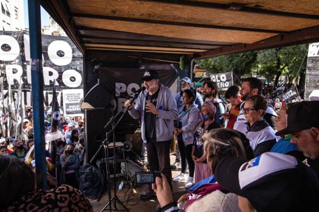 Eduardo Belliboni, da 'Frente da Luta Piqueteira', fazendo discurso