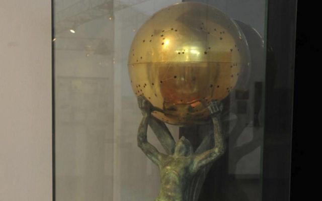 Coração de Santos Dumont guardado num cofre de ouro no acervo do Museu Aeroespacial