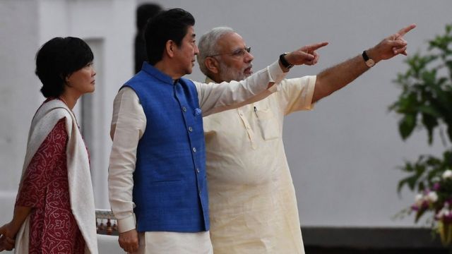 गुजरात दौरे पर नरेंद्र मोदी के साथ शिंज़ो आबे