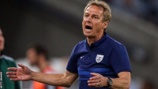 Jurgen Klinsmann yashikanye ubudagi mu kibanza ca gatatu mu gikombe c'isi mu 2006