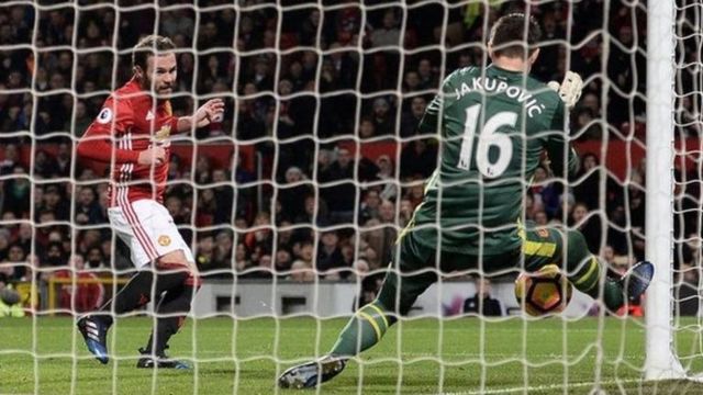 Mai tsaron-gidan Hull City Eldin Jakupovic ya yi kokari sosai