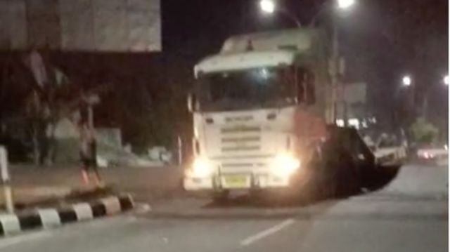 Kecelakaan Ka Brantas Dengan Truk Di Semarang Detik Detik Kejadian Menurut Saksi Mata Bbc 