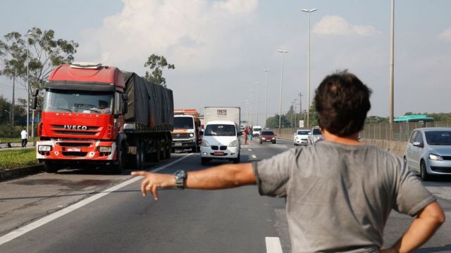 Paralisação na rodovia Dutra, no Rio de Janeiro