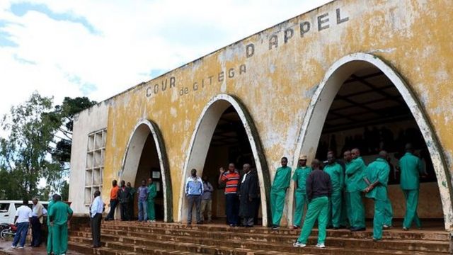 Le gouvernement burundais réfute les déclarations des défenseurs des droits de l'homme et estime que les prévenus ont comparu dans des conditions normales.