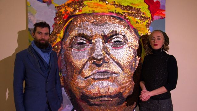 Портрет Дональда Трампа, выложенный из монет и его авторы - художники Даниэль Грин и Дария Марченко