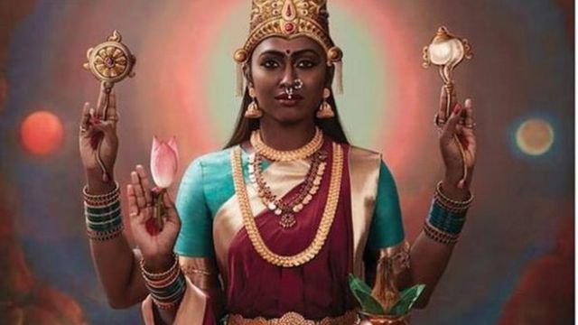Suruthi Periyasamy sous les traits de la déesse indienne Lakshmi.
