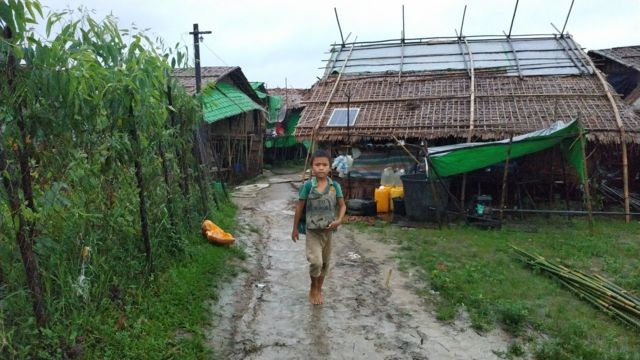 မြိုနဲ့ ဒိုင်းနက်တိုင်းရင်းသား စစ်ဘေးရှောင်တွေ