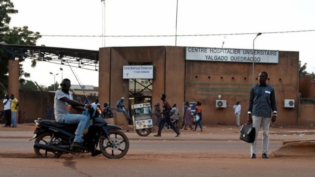 La devanture de l'hôpital universitaire Yalgado Ouedraog