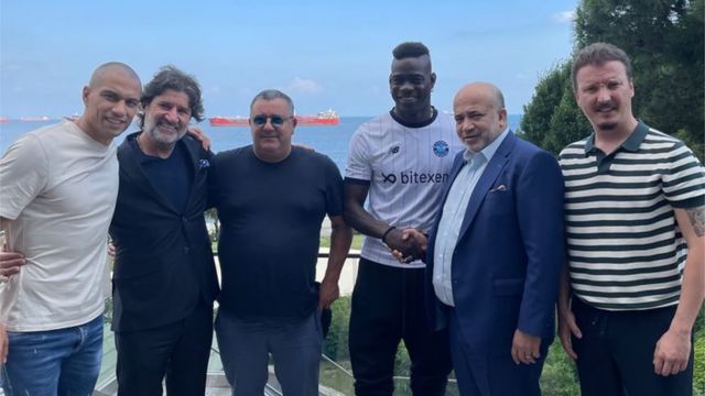 Balotelli Adana Demirspor Un Yeni Transferi Italyan Yildizin Calkantili Saha Ici Ve Saha Disi Hikayesi Bbc News Turkce