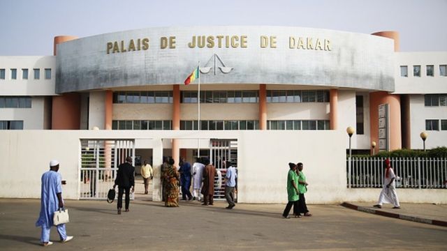 Il appartient à la cour d'appel de Dakar, qui siège au palais de justice de la capitale sénégalaise, de délivrer les résultats officiels provisoires du scrutin, avant leur proclamation définitive par le Conseil constitutionnel.