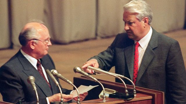 Mikhail Gorbachev y Boris Yeltsin