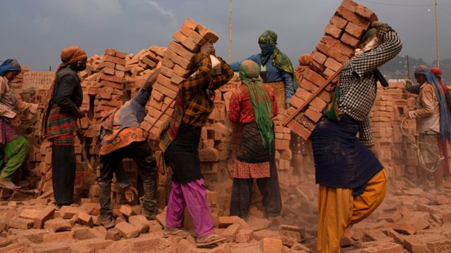 अर्थतन्त्रमा ‘सुधारका सङ्केत’ तर छैन ‘ढुक्क बन्न सक्ने’ अवस्था