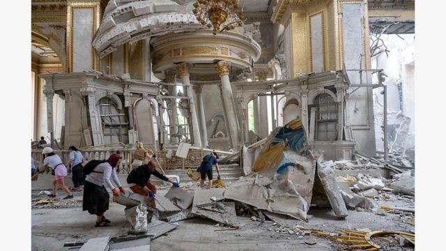 La catedral de la Santa Transfiguración en el centro de Odessa, Ucrania, tras el ataque de un misil ruso.