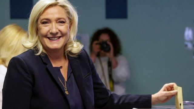 Marine Le Pen votando dia 19 de junho de 2022