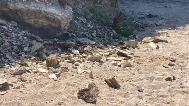 Rocks and debris on the beach