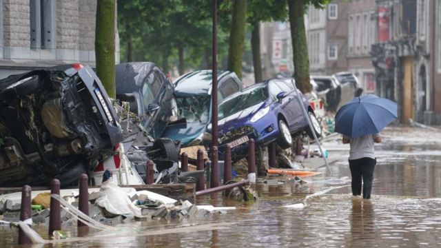آثار الدمار الذي سببته الفيضانات في مدينة فيرفير البلجيكية