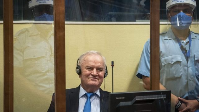 Ratko Mladić u Hagu na izgricanju presude