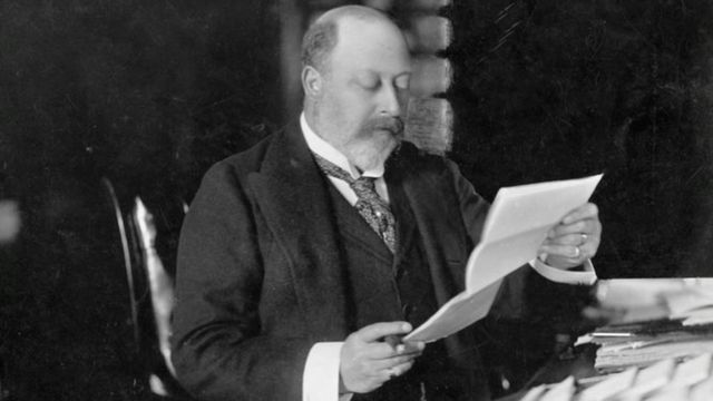 Vua Eedward VII thừa kế ngôi vương vào năm 1901 khi Nữ hoàng Victoria qua đời