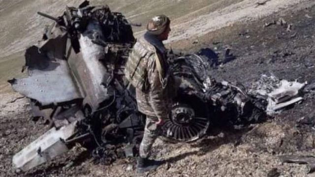 الصورة التي نشرتها وزارة الدفاع الأرمينية لطائرة السوخوي -25 التي قالت إن طائرة تركية إف-16 أسقطتها
