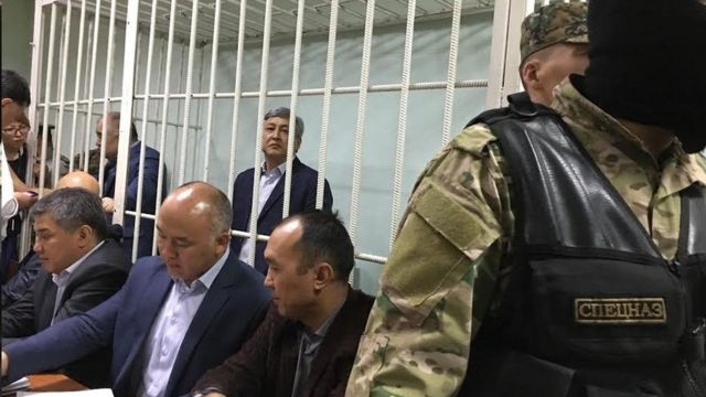 Жактоочулар президентти күбө катары чакырууну өтүнүштү