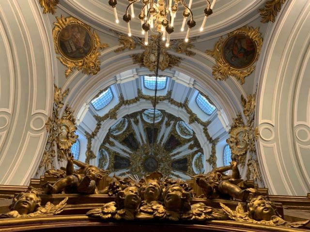 храм