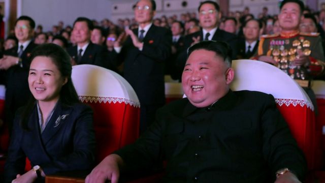 North Korean Leader Kim Jong Un S Wife Makes First Appearance In A Year c News