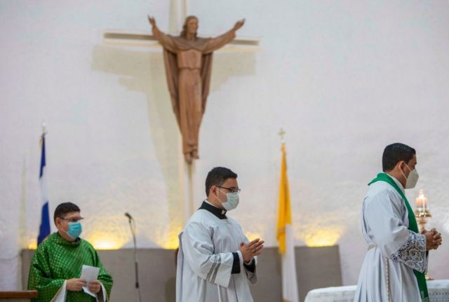 Sacerdotes en Nicaragua