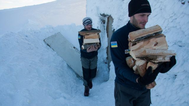 Для приготування їжі є газова плита, балони до якої завезли ще влітку