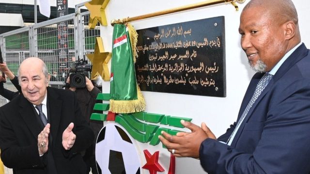 حضر زوليفيل مانديلا الافتتاح الرسمي لملعب نيلسون مانديلا الجديد إلى جانب الرئيس الجزائري عبد المجيد تبون.
