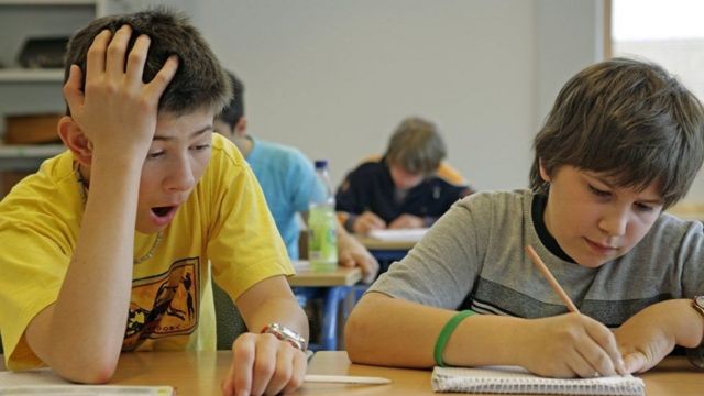 учні в класі