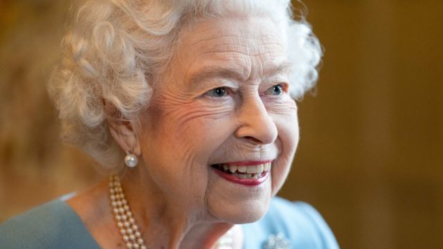 اليوبيل البلاتيني: الملكة إليزابيث أطول ملوك بريطانيا اعتلاء للعرش - BBC  News عربي