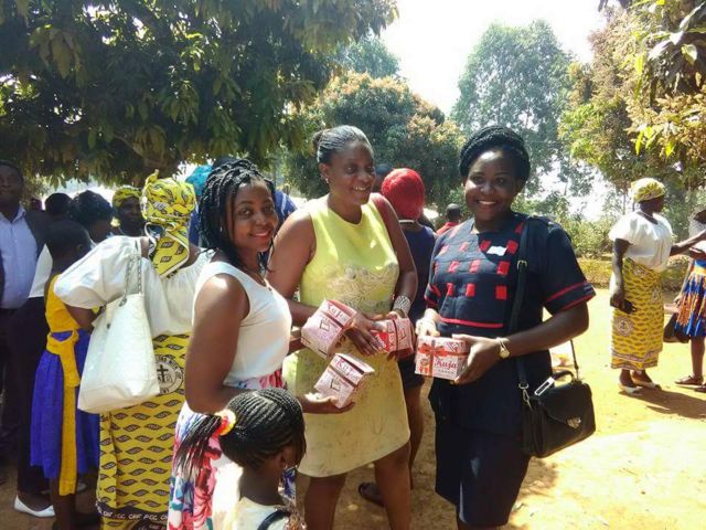 Une ONG invente des serviettes hygiéniques bio au Cameroun - BBC News  Afrique